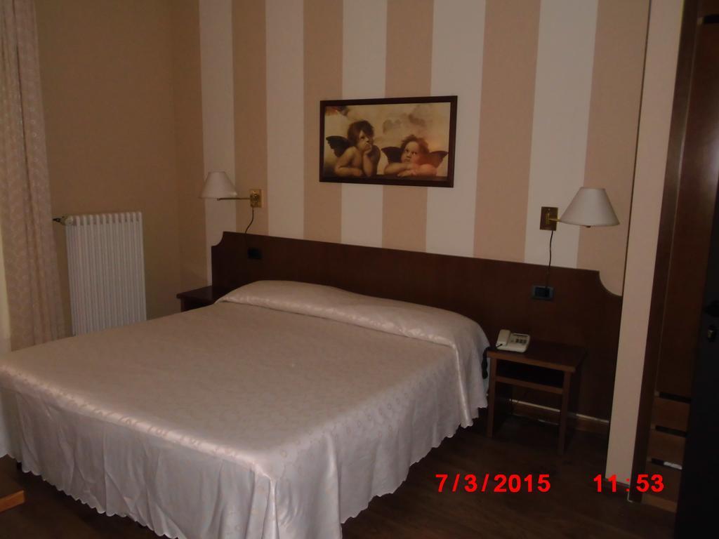 Albergo Ponte Vecchio Cernobbio Phòng bức ảnh